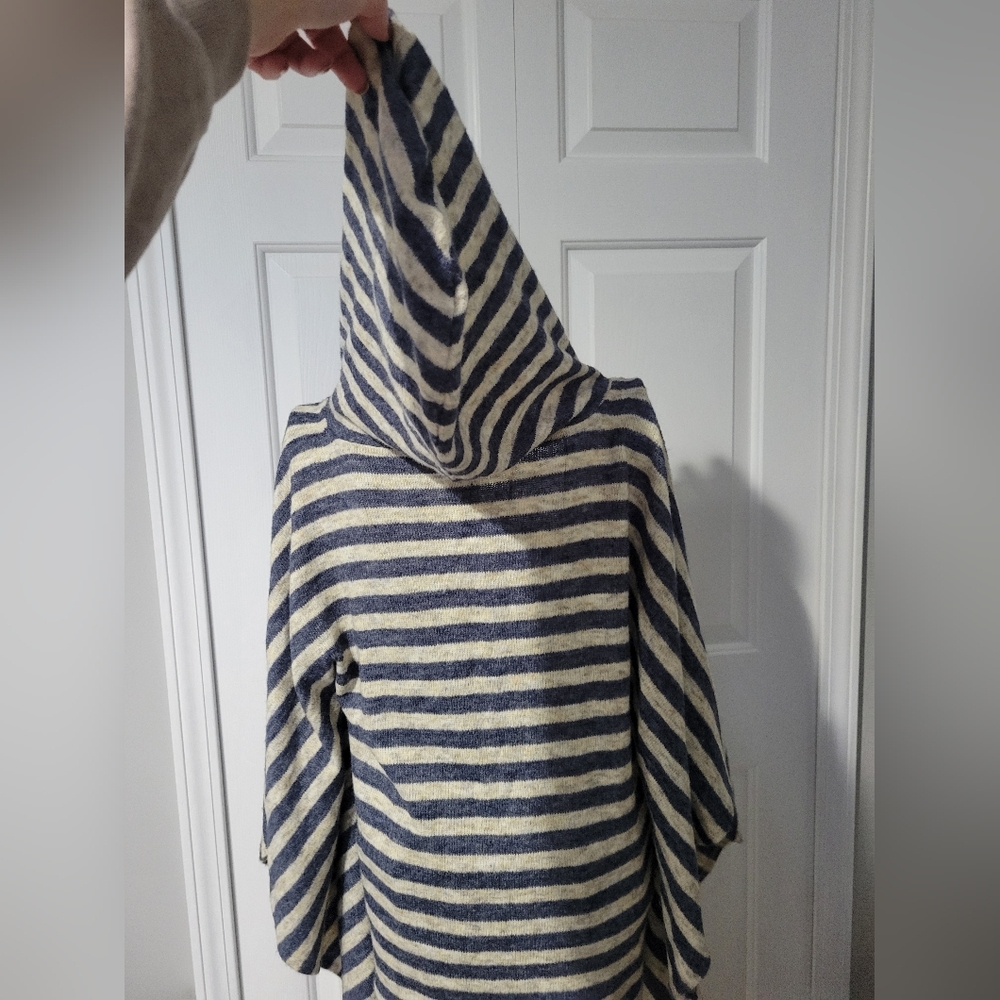 BillabongWoman’s Blue and Cream Striped Hoodie Size Medium - Picture 4 of 6